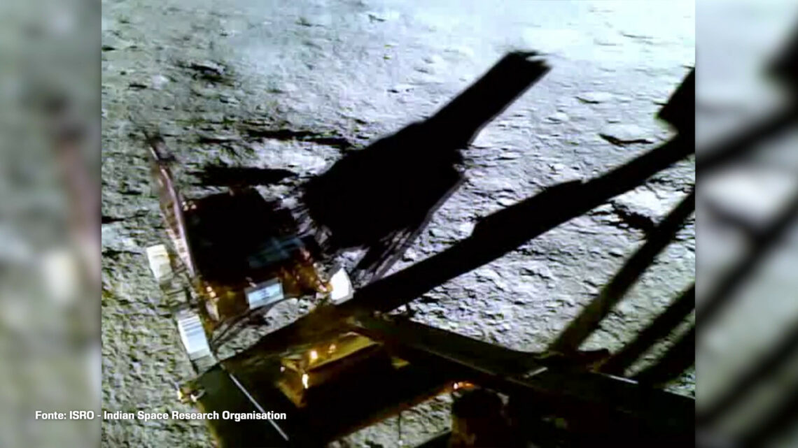 Luna, il rover indiano inizia l’esplorazione Luna, il rover indiano inizia l’esplorazione