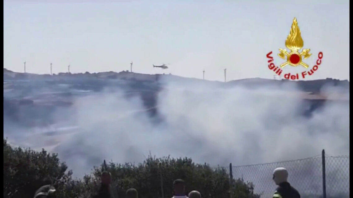 Incendio nel sassarese, le immagini Incendio nel sassarese, le immagini