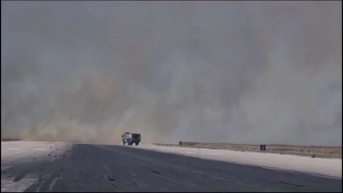 Incendio nel Trapanese, il fumo invade la pista dell’aeroporto Incendio nel Trapanese, il fumo invade la pista dell’aeroporto
