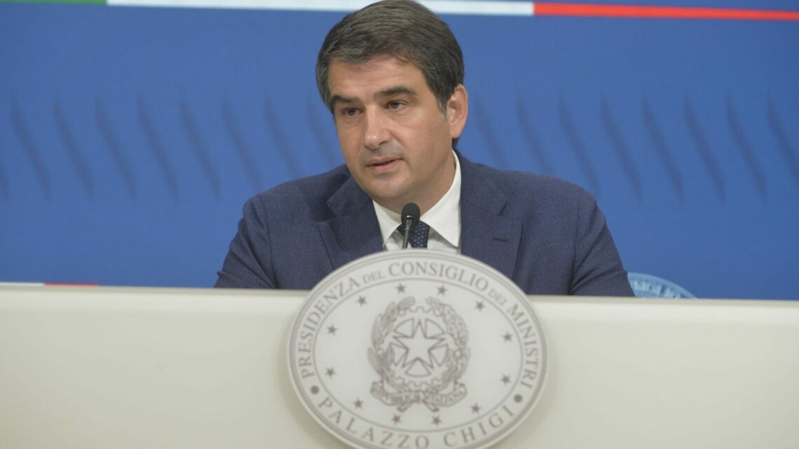 Fitto “45 milioni a Lampedusa per il disagio che l’isola subisce” Fitto “45 milioni a Lampedusa per il disagio che l’isola subisce”