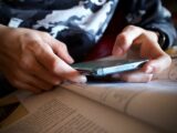 Ricerca Bicocca, l’uso precoce dello smartphone riduce l’apprendimento