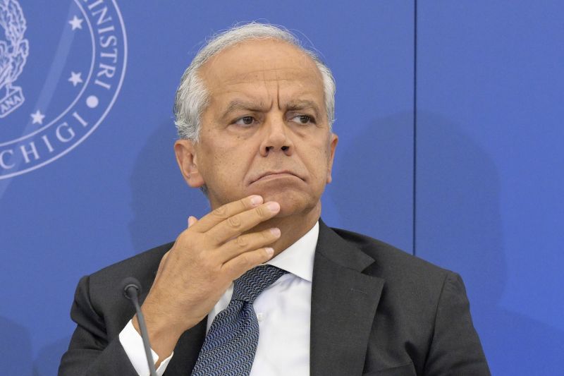 Migranti, colloquio tra Piantedosi e l’omologo francese Darmanin Migranti, colloquio tra Piantedosi e l’omologo francese Darmanin