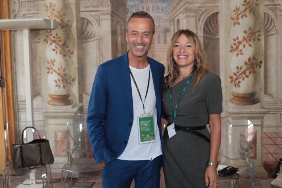 Parmigiano Reggiano sostiene il progetto prati stabili di Slow Food Parmigiano Reggiano sostiene il progetto prati stabili di Slow Food