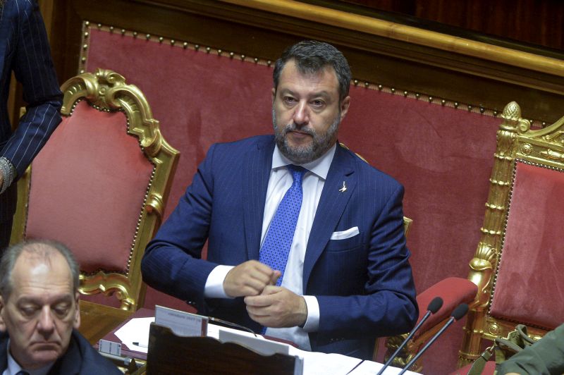 Immigrazione, Salvini “Bene nuovi Cpr, meno burocrazia per espulsioni” Immigrazione, Salvini “Bene nuovi Cpr, meno burocrazia per espulsioni”