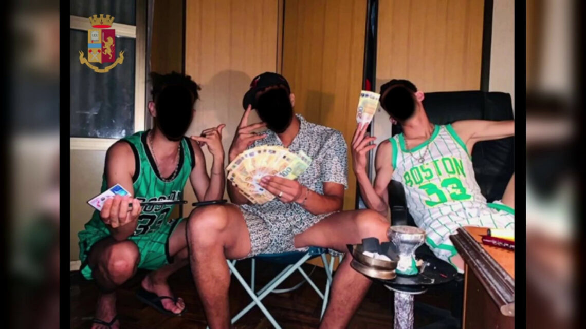 Spaccio di droga nei boschi della Valtellina, 21 arresti Spaccio di droga nei boschi della Valtellina, 21 arresti