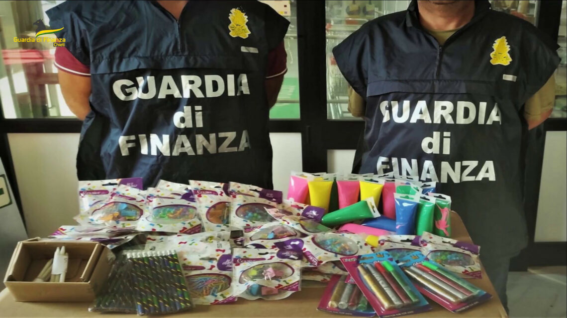 Chieti, sequestrati 5mila articoli per la scuola non sicuri Chieti, sequestrati 5mila articoli per la scuola non sicuri