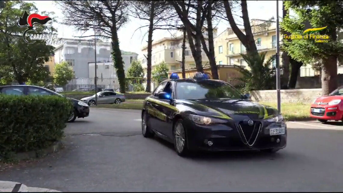 Illecita assegnazione di alloggi popolari, tre arresti a Salerno Illecita assegnazione di alloggi popolari, tre arresti a Salerno
