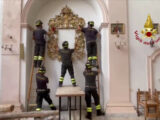 Crolla tetto chiesa nell’ascolano, recuperati oggetti sacri