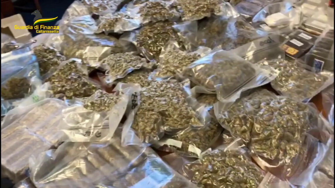 Caltanissetta, operazione “Colpo Secco”. Sequestrati 120 kg di droga Caltanissetta, operazione “Colpo Secco”. Sequestrati 120 kg di droga