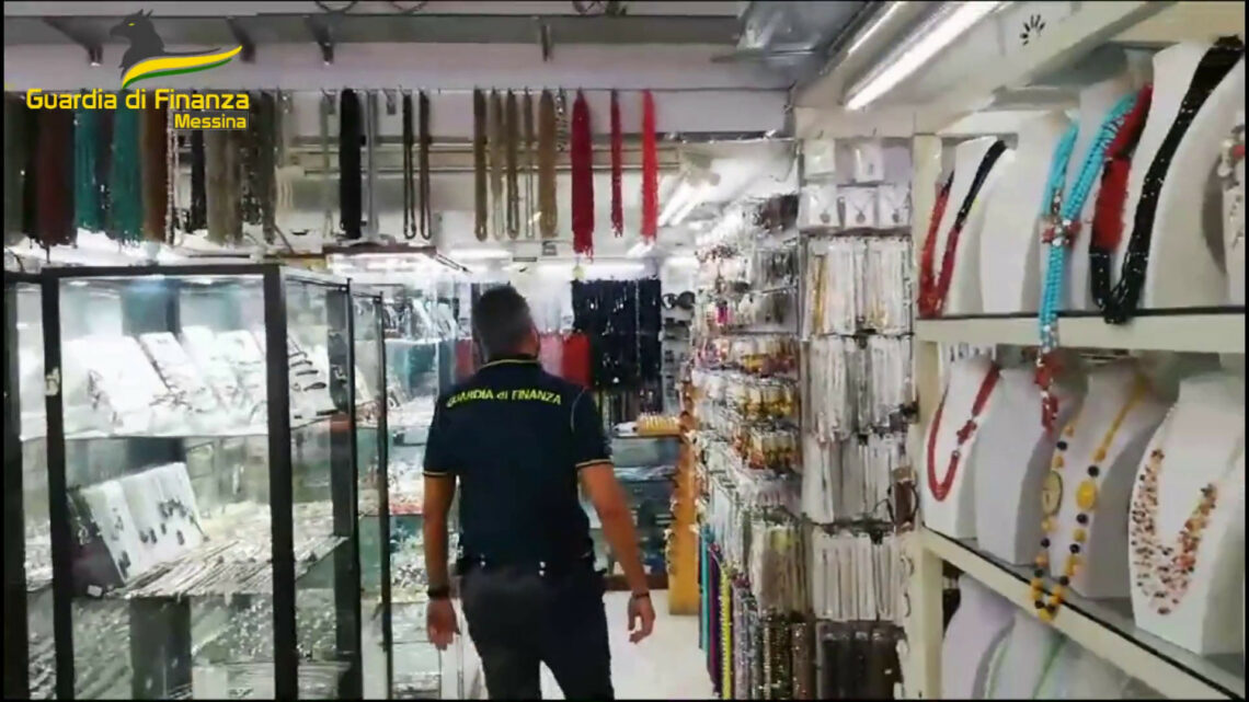 Messina, sequestrati 500 mila articoli di bigiotteria non sicuri Messina, sequestrati 500 mila articoli di bigiotteria non sicuri