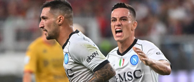 Il Napoli pareggia a Genova, sotto di due reti gli azzurri rimontano con carattere. Il Napoli pareggia a Genova, sotto di due reti gli azzurri rimontano con carattere.