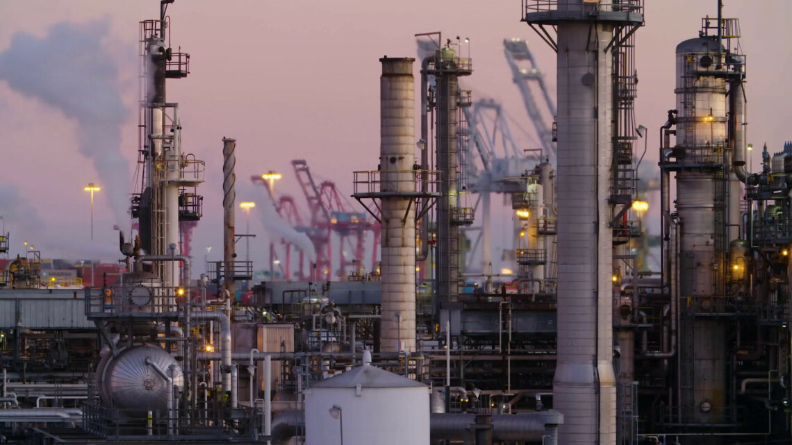 Il petrolio torna a salire, rincari in vista per i carburanti Il petrolio torna a salire, rincari in vista per i carburanti