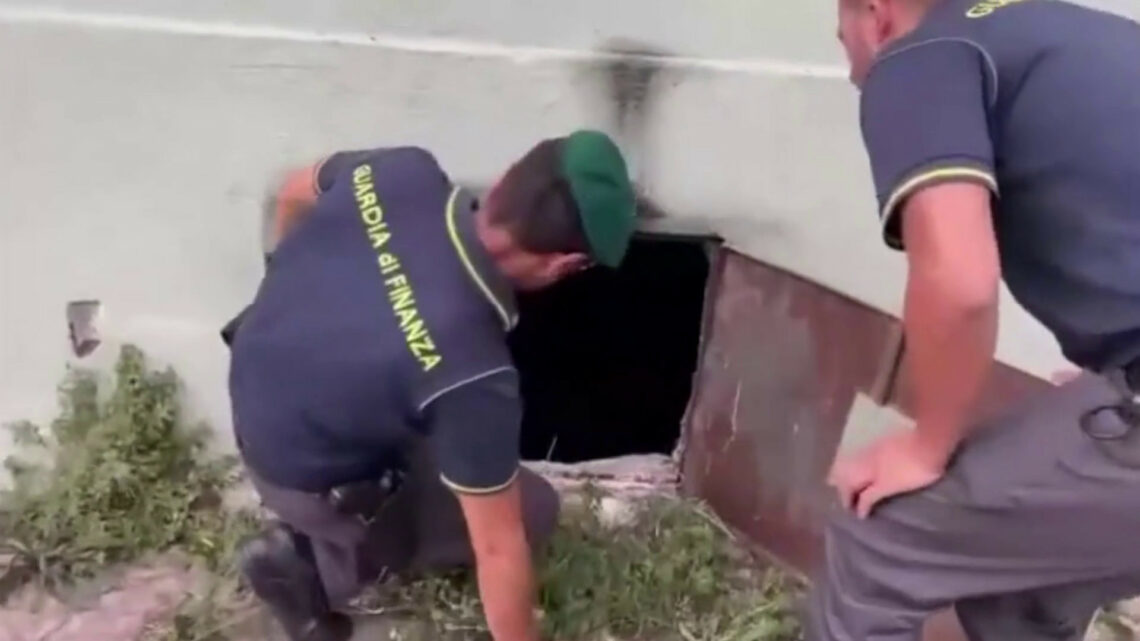 Nuovo blitz al Parco Verde di Caivano, sequestrate armi e droga Nuovo blitz al Parco Verde di Caivano, sequestrate armi e droga
