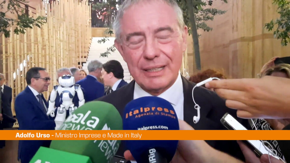 Caro voli, Urso “Mercato concorrenziale tutelando i consumatori” Caro voli, Urso “Mercato concorrenziale tutelando i consumatori”