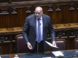 Crosetto “si bloccano migranti da una parte, si agevolano dall’altra”
