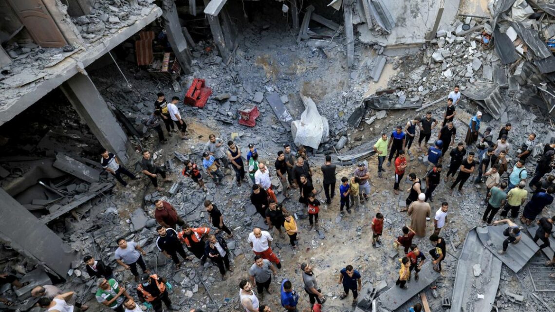 Nuovi raid israeliani su Gaza, 140 morti Nuovi raid israeliani su Gaza, 140 morti