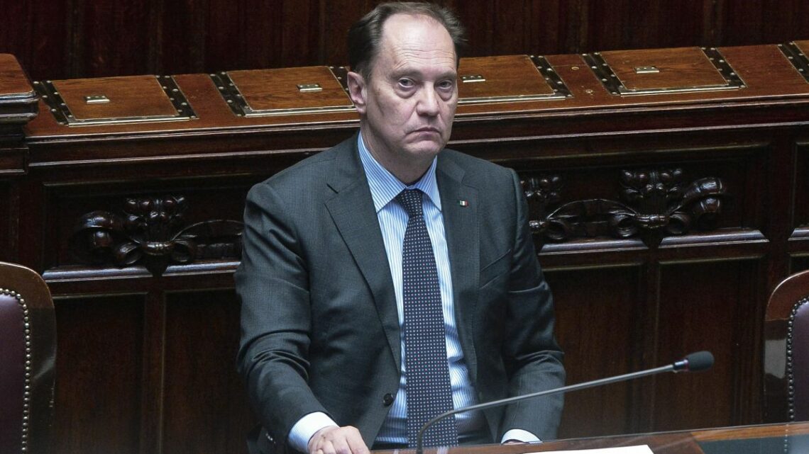 Manovra, Ciriani “Pochi emendamenti non significa tempi compressi” Manovra, Ciriani “Pochi emendamenti non significa tempi compressi”