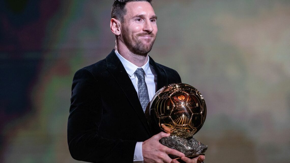 Trionfa ancora Messi, vince il suo ottavo Pallone d’Oro Trionfa ancora Messi, vince il suo ottavo Pallone d’Oro