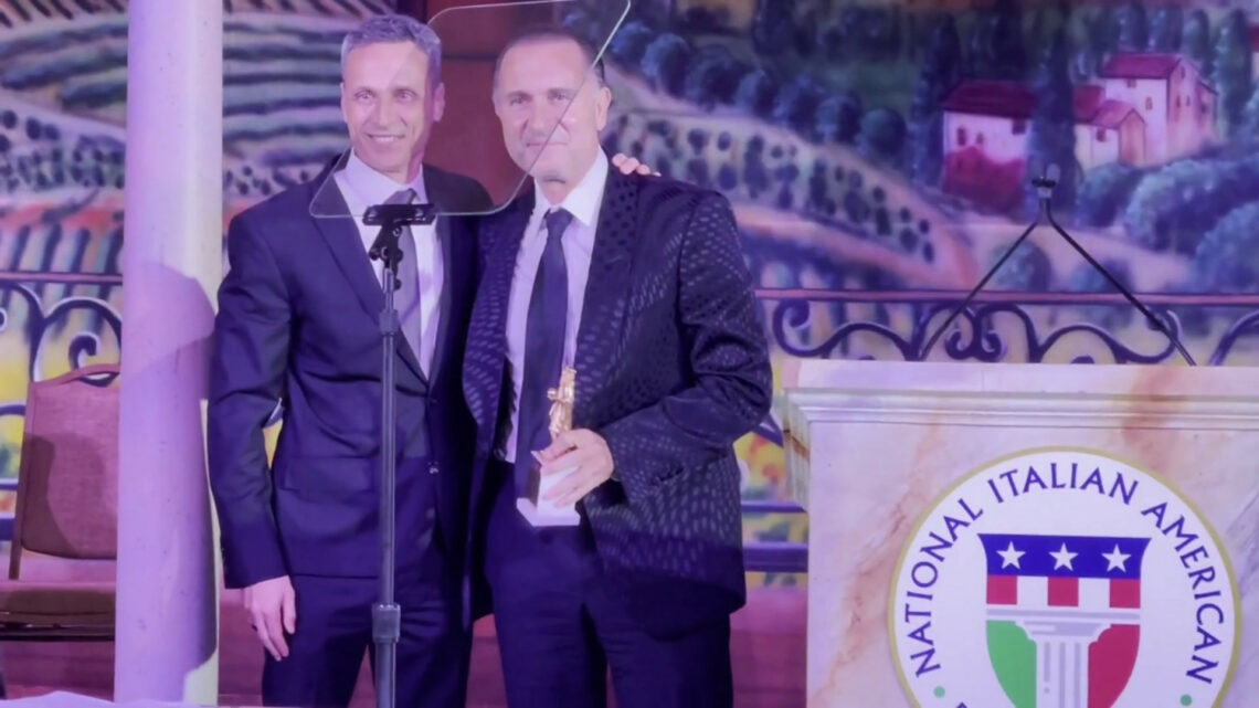 Il patron rossonero Cardinale premiato al gala Niaf “Forza Milan” Il patron rossonero Cardinale premiato al gala Niaf “Forza Milan”
