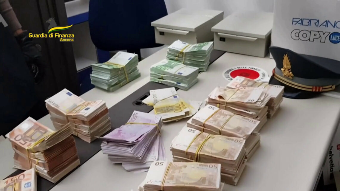 Ancona, operazione “Ghost Broker”. Accertata truffa per 15mln di euro Ancona, operazione “Ghost Broker”. Accertata truffa per 15mln di euro