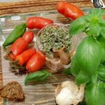 Nasce il liquore “marinara”: pomodoro, aglio, origano e basilico per evocare la classica pizza napoletana. Il liquore marinara è ottimo da gustare sulla bruschetta.