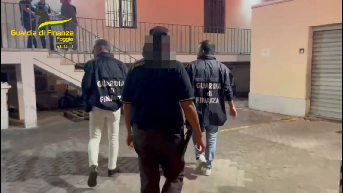 Arrestati 16 appartenenti alla “Società foggiana” per droga e armi Arrestati 16 appartenenti alla “Società foggiana” per droga e armi