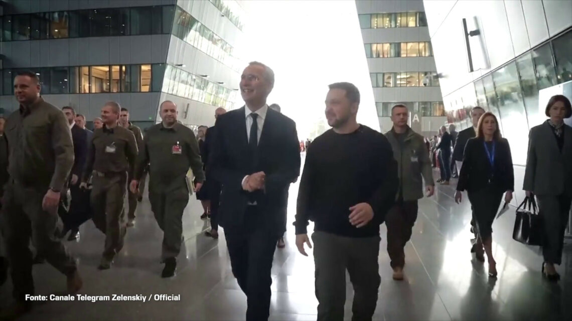 Zelensky al quartier generale della Nato Zelensky al quartier generale della Nato