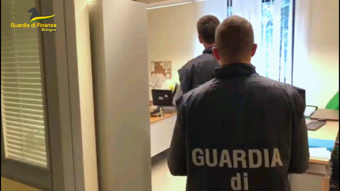 Furbetti del reddito di cittadinanza a Bologna, 40 denunce Furbetti del reddito di cittadinanza a Bologna, 40 denunce