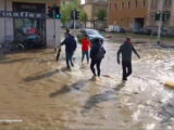 Maltempo, Milano finisce sott’acqua. Esonda il Seveso. Le immagini