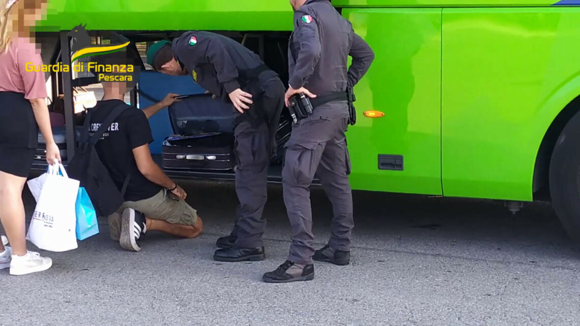 Arrestato a Pescara clandestino con quasi 5 kg di marijuana Arrestato a Pescara clandestino con quasi 5 kg di marijuana