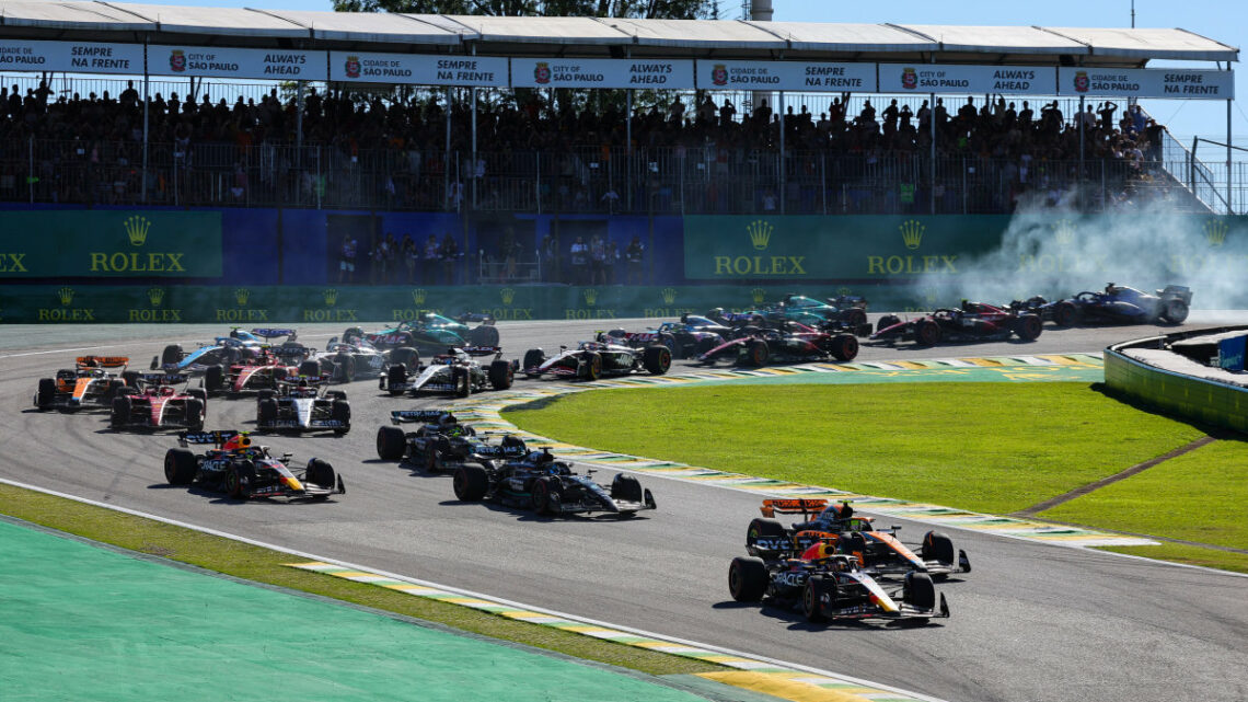 Verstappen vince in Brasile, Norris e Alonso sul podio Verstappen vince in Brasile, Norris e Alonso sul podio