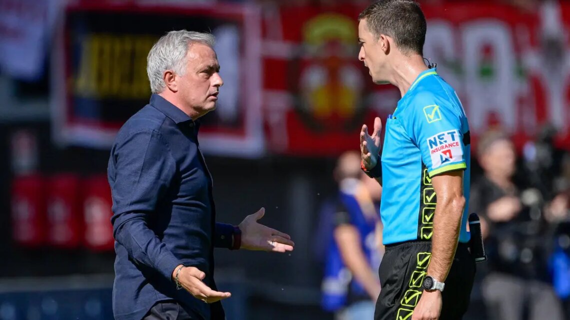 Mourinho risponde a Sarri “Io ho vinto 26 titoli…” Mourinho risponde a Sarri “Io ho vinto 26 titoli…”