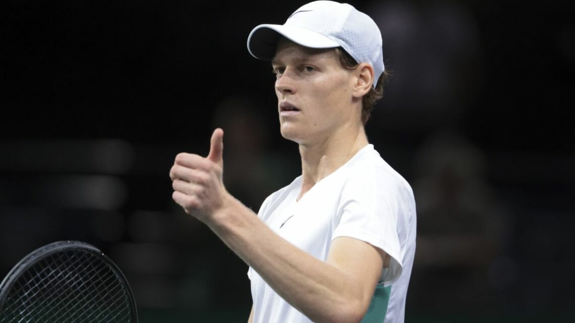 Esordio positivo per Sinner alle Atp Finals, battuto Tsitsipas Esordio positivo per Sinner alle Atp Finals, battuto Tsitsipas