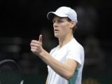Esordio positivo per Sinner alle Atp Finals, battuto Tsitsipas