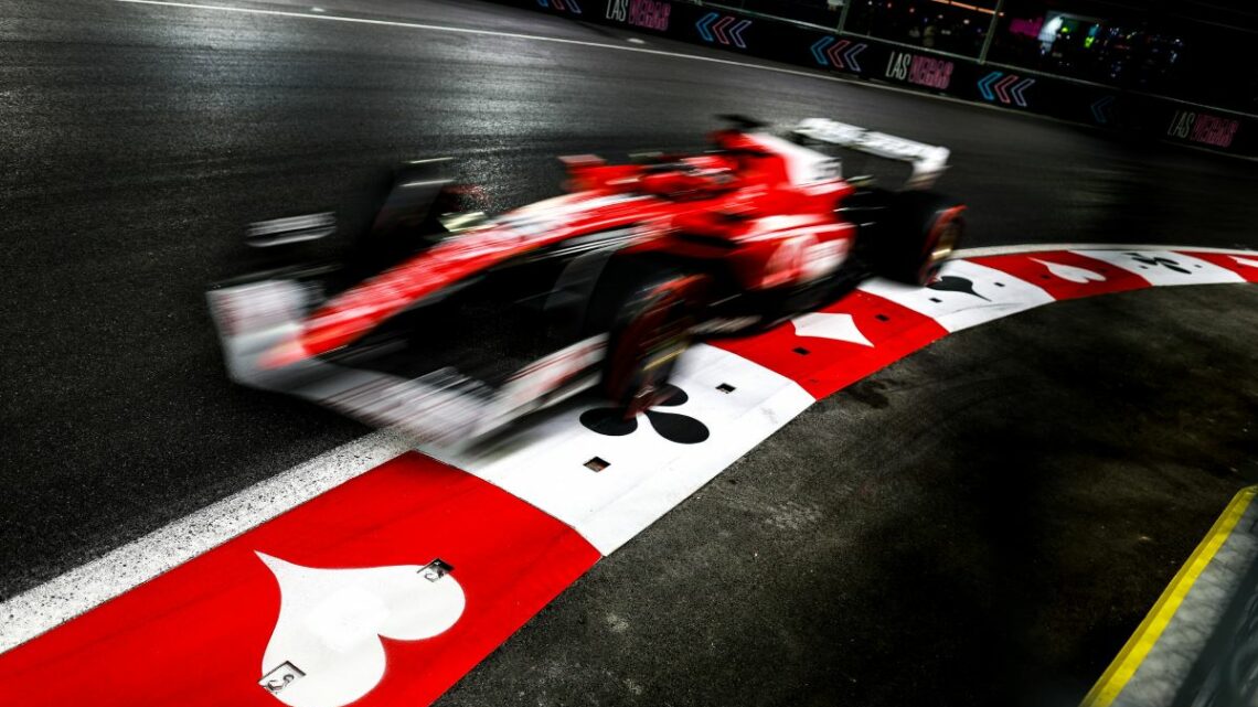 Leclerc secondo in volata a Las Vegas, trionfa Verstappen Leclerc secondo in volata a Las Vegas, trionfa Verstappen