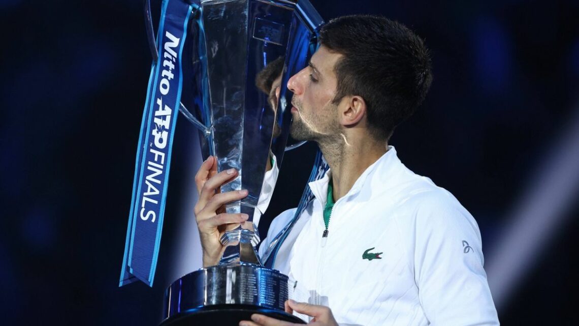Alle Atp Finals Sinner non si ripete, trionfa Djokovic