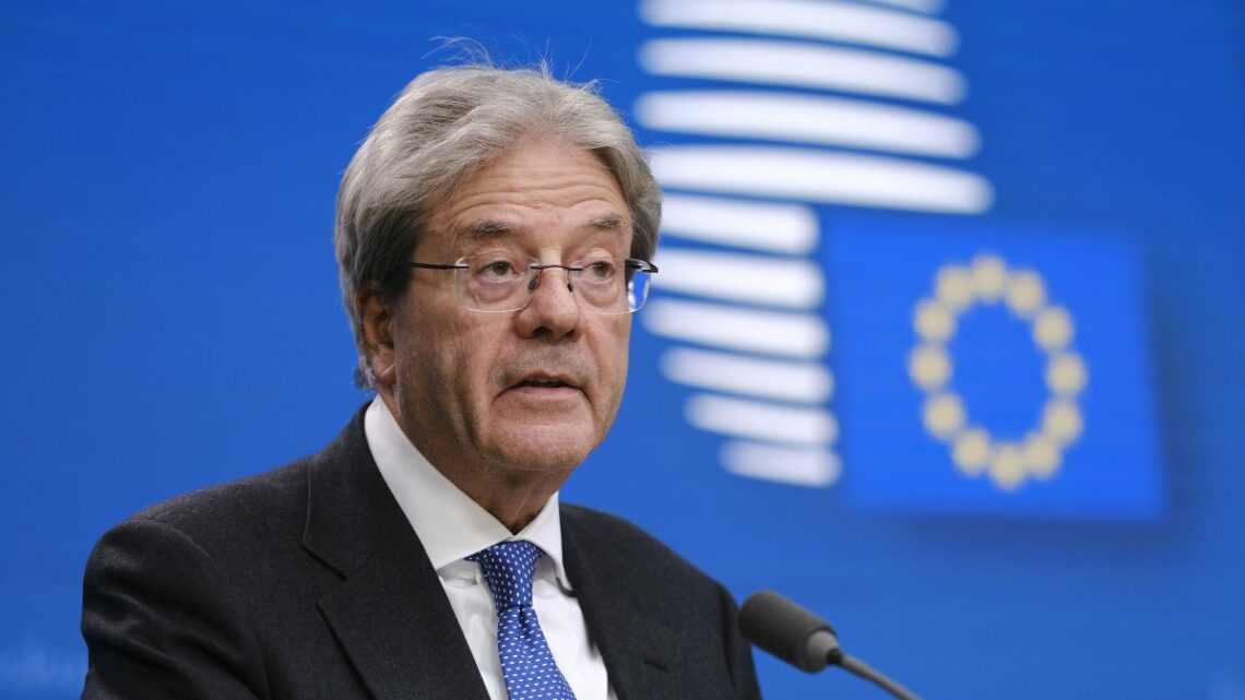 Gentiloni “Commissione Ue non boccia la manovra ma invita alla prudenza” Gentiloni “Commissione Ue non boccia la manovra ma invita alla prudenza”
