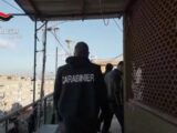 Camorra, blitz nella piazza di spaccio di Brusciano. 35 in carcere