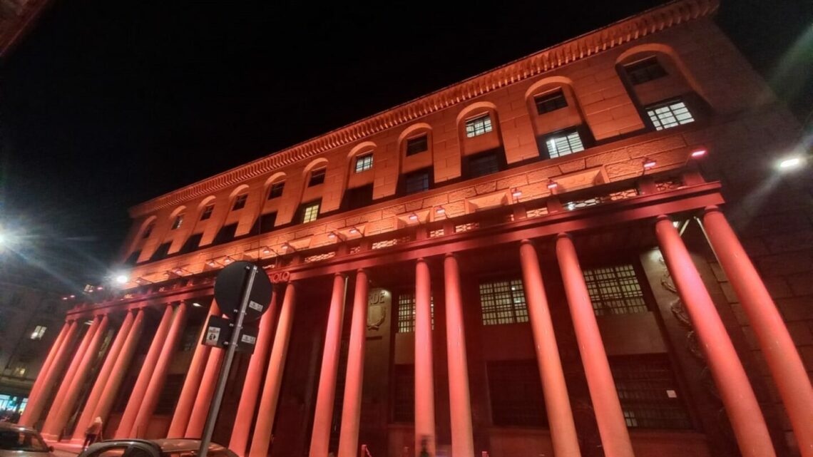Intesa Sanpaolo accende le luci contro la violenza sulle donne Intesa Sanpaolo accende le luci contro la violenza sulle donne