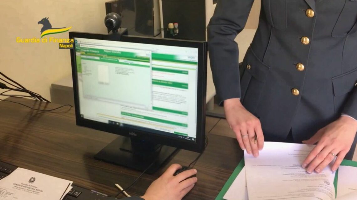 Truffa sui buoni 18 App a Napoli, coinvolti un edicolante e 530 giovani Truffa sui buoni 18 App a Napoli, coinvolti un edicolante e 530 giovani