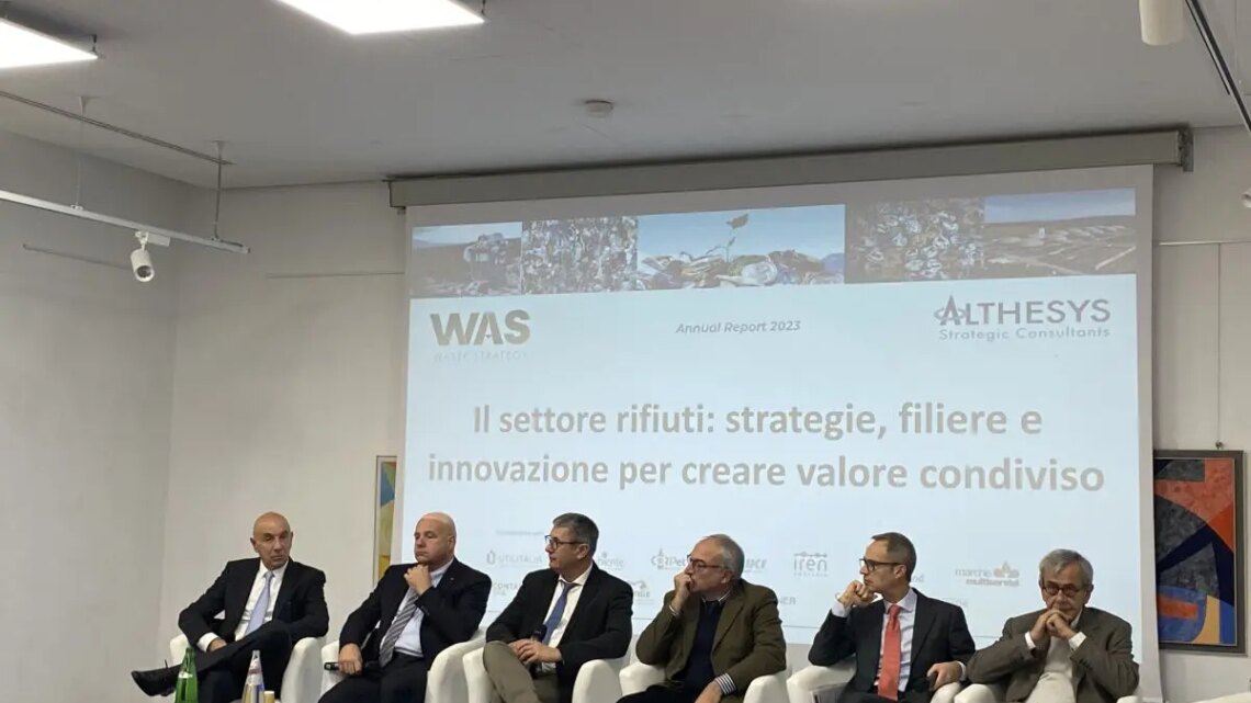 Corre l’industria dei rifiuti, 27,2 mld di euro di ricadute per l’Italia Corre l’industria dei rifiuti, 27,2 mld di euro di ricadute per l’Italia