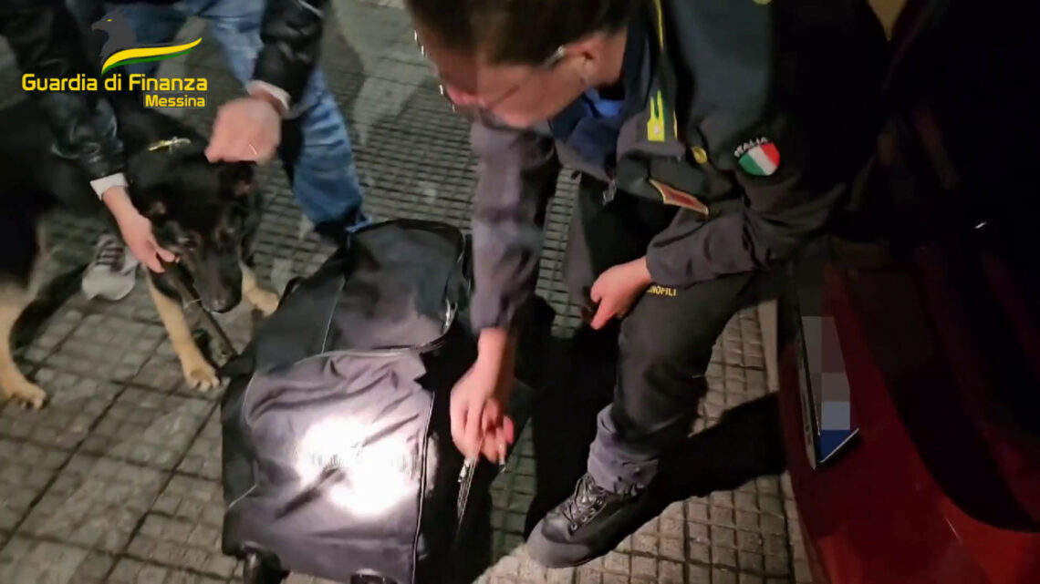 Sorpreso a trasportare 600 mila euro, denunciato a Messina Sorpreso a trasportare 600 mila euro, denunciato a Messina