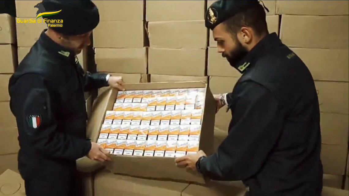 Palermo, sequestrati 1.200 kg di sigarette di contrabbando. Un arresto Palermo, sequestrati 1.200 kg di sigarette di contrabbando. Un arresto