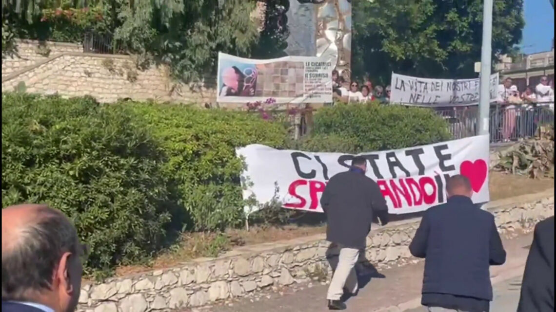 Schifani a colloquio con comitato per ospedale pediatrico di Taormina Schifani a colloquio con comitato per ospedale pediatrico di Taormina