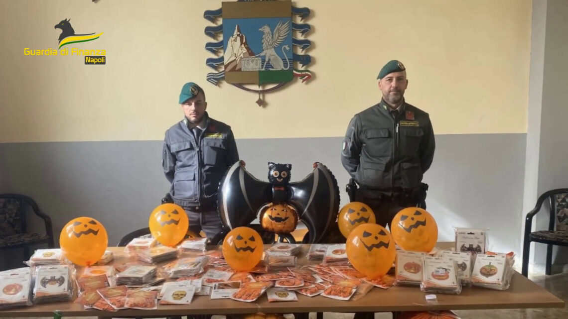 Halloween, sequestrati a Napoli oltre 100.000 prodotti contraffatti Halloween, sequestrati a Napoli oltre 100.000 prodotti contraffatti