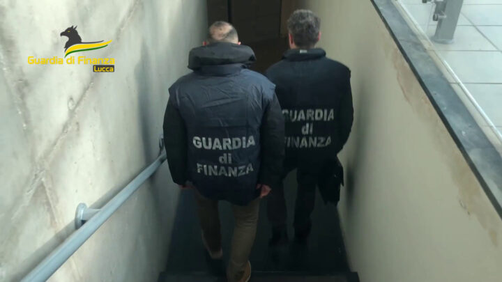 Lucca, contestate oltre 60 violazioni agli obblighi antiriciclaggio