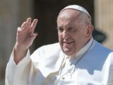 Papa Francesco “La guerra è un crimine contro l’umanità, educare alla pace”