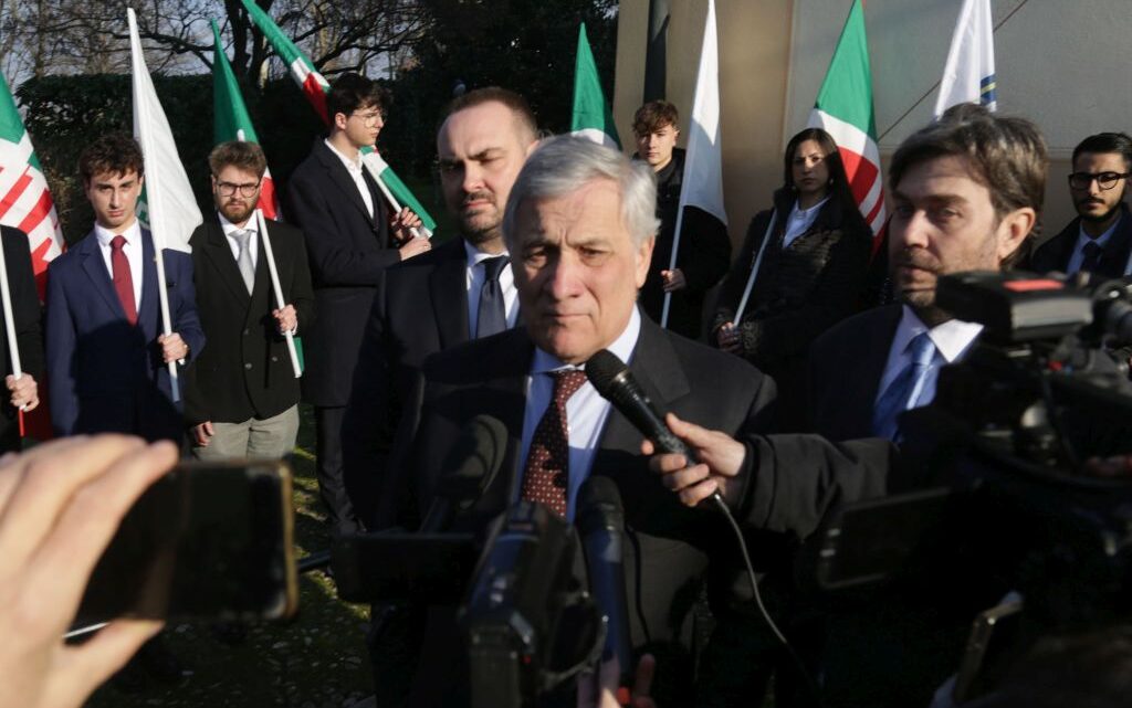 Europee, Tajani “Per Forza Italia l’obiettivo è la doppia cifra” Europee, Tajani “Per Forza Italia l’obiettivo è la doppia cifra”
