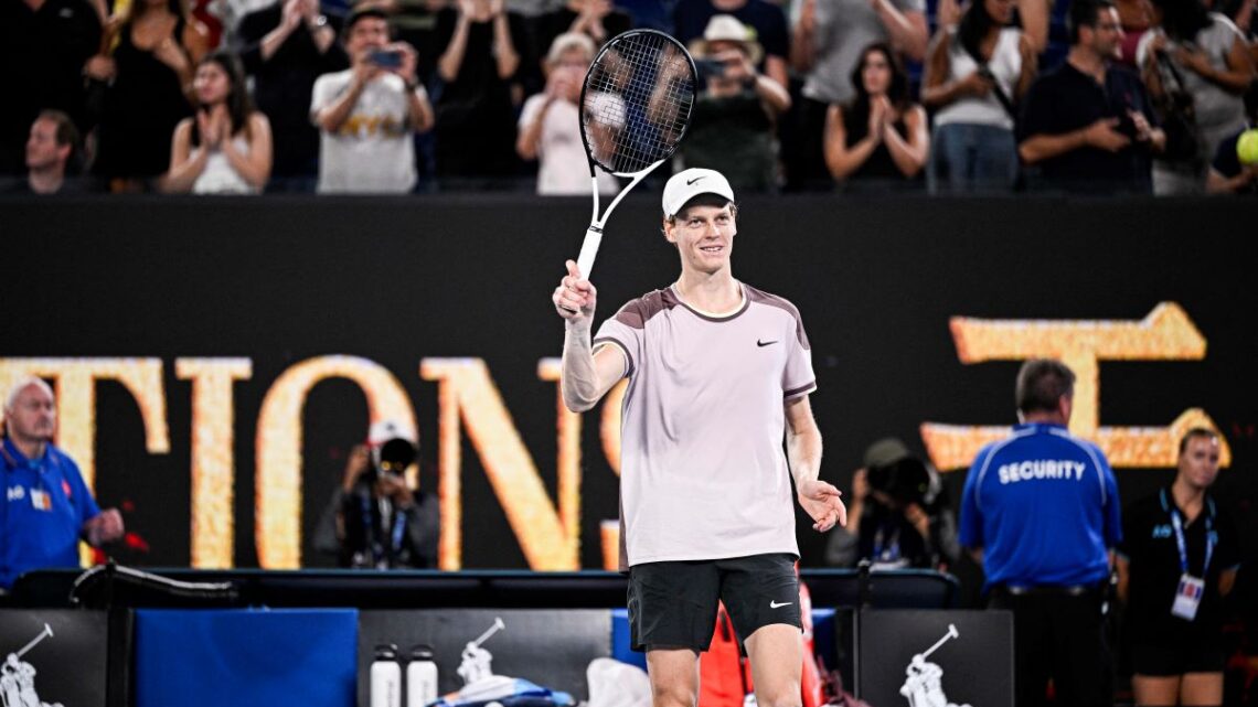 Sinner batte Djokovic e vola in finale a Melbourne Sinner batte Djokovic e vola in finale a Melbourne