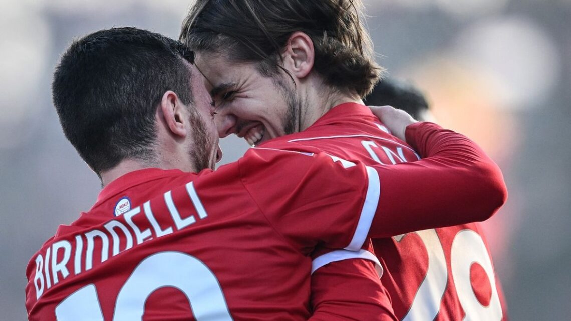 Il Monza piega 1-0 il Sassuolo, crisi per i neroverdi Il Monza piega 1-0 il Sassuolo, crisi per i neroverdi